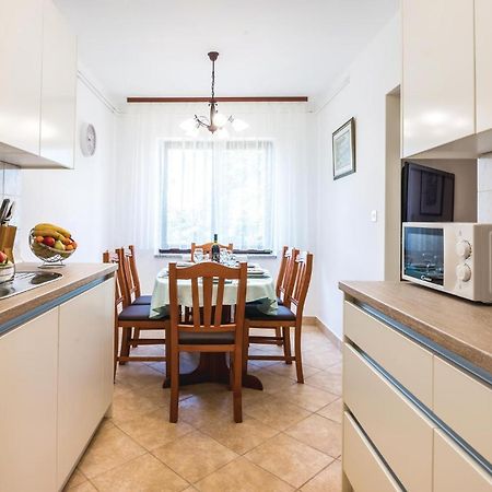 Amazing Apartment In Veprinac With Kitchen Eksteriør billede