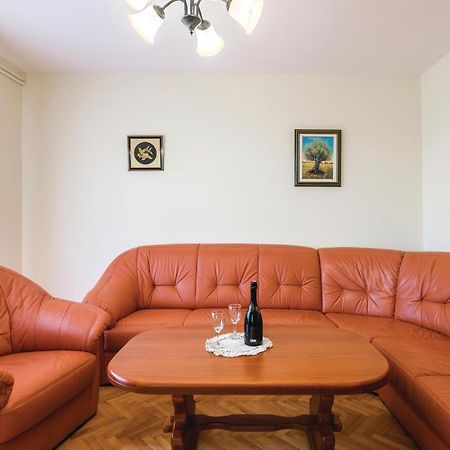 Amazing Apartment In Veprinac With Kitchen Eksteriør billede