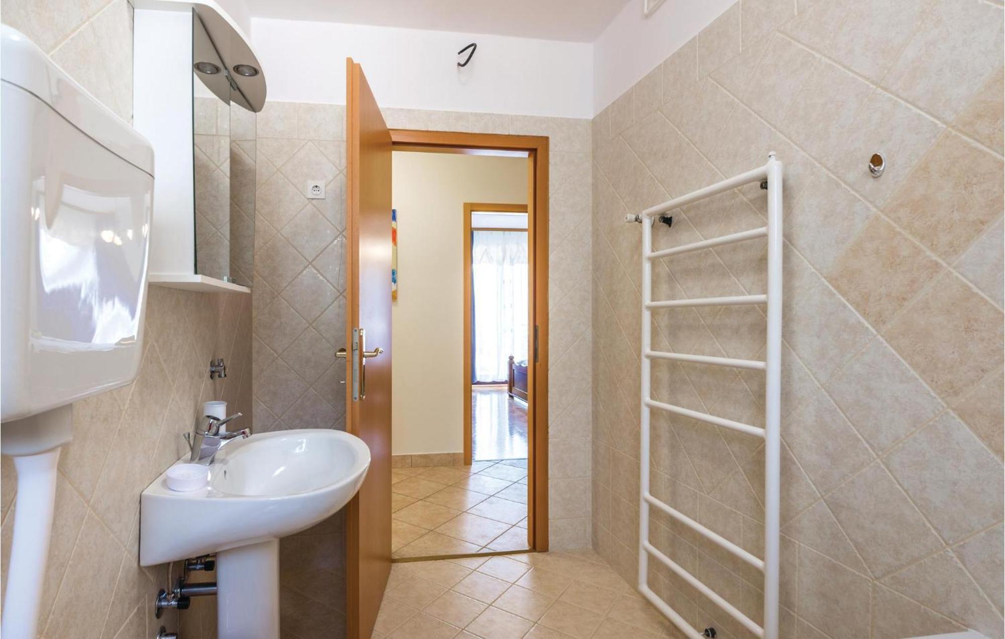 Amazing Apartment In Veprinac With Kitchen Eksteriør billede