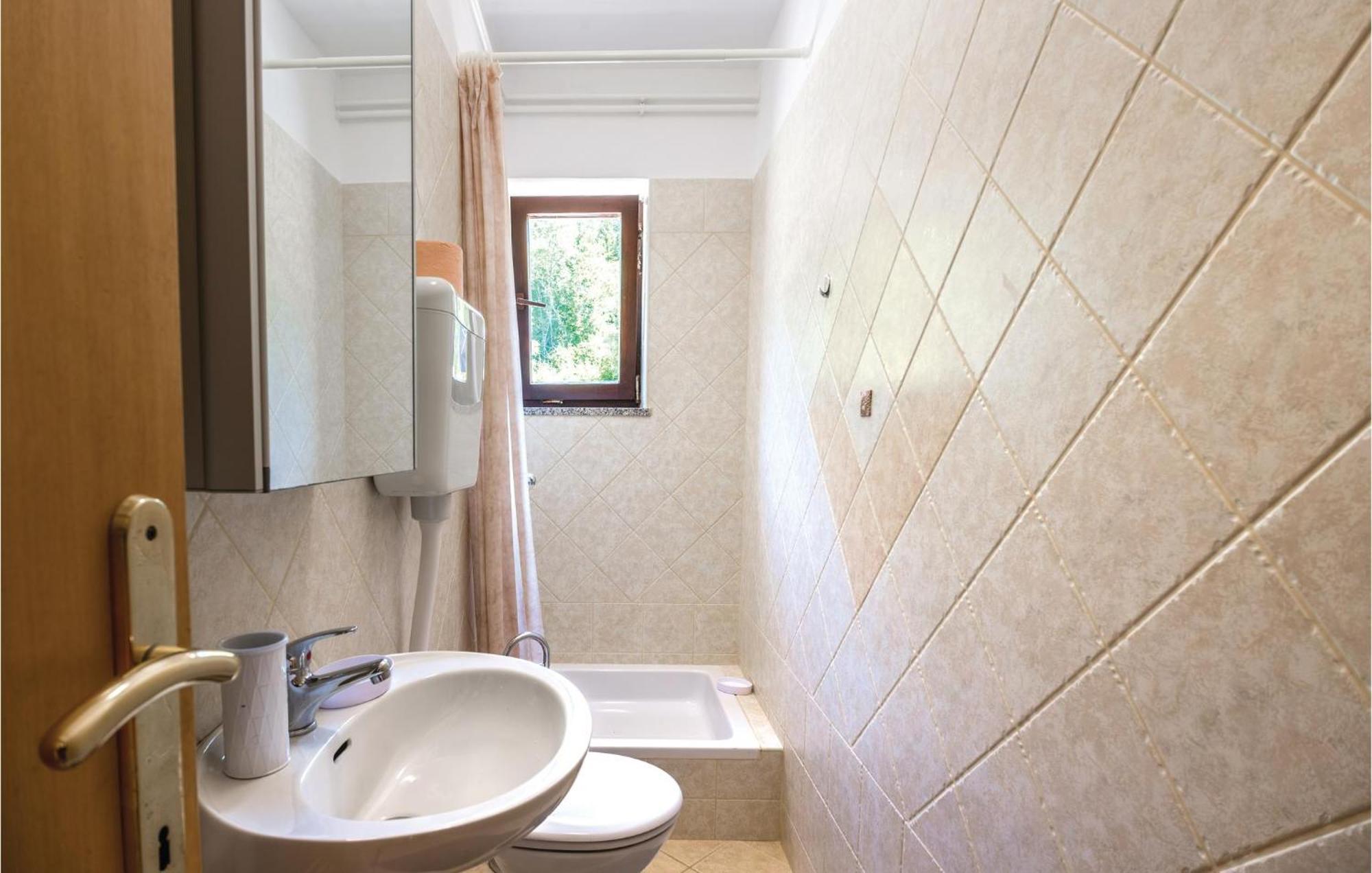 Amazing Apartment In Veprinac With Kitchen Eksteriør billede