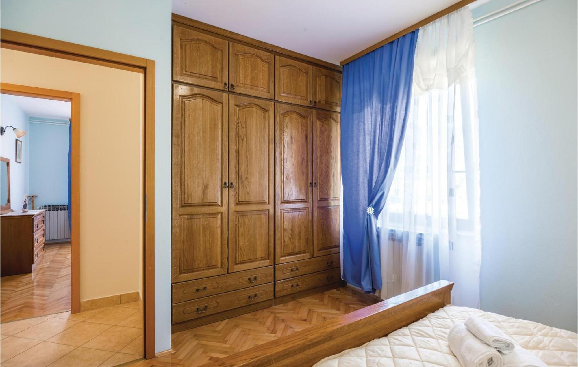 Amazing Apartment In Veprinac With Kitchen Eksteriør billede