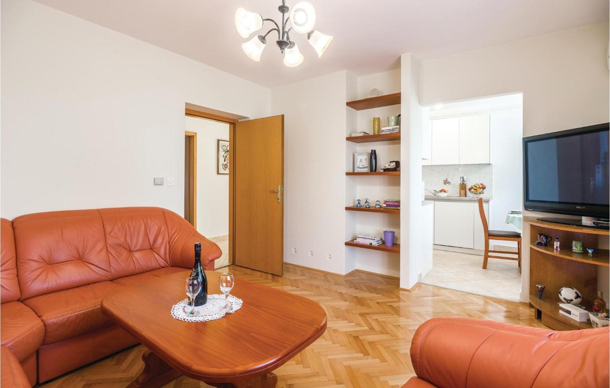 Amazing Apartment In Veprinac With Kitchen Eksteriør billede