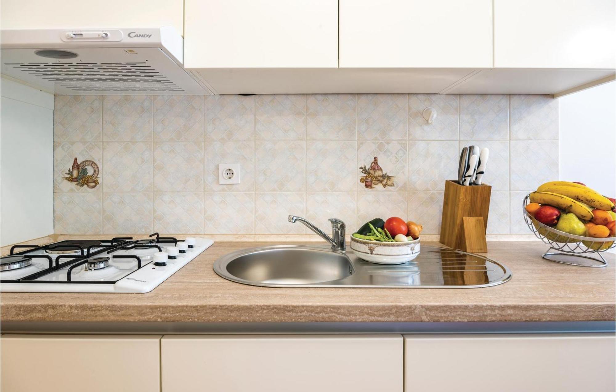 Amazing Apartment In Veprinac With Kitchen Eksteriør billede