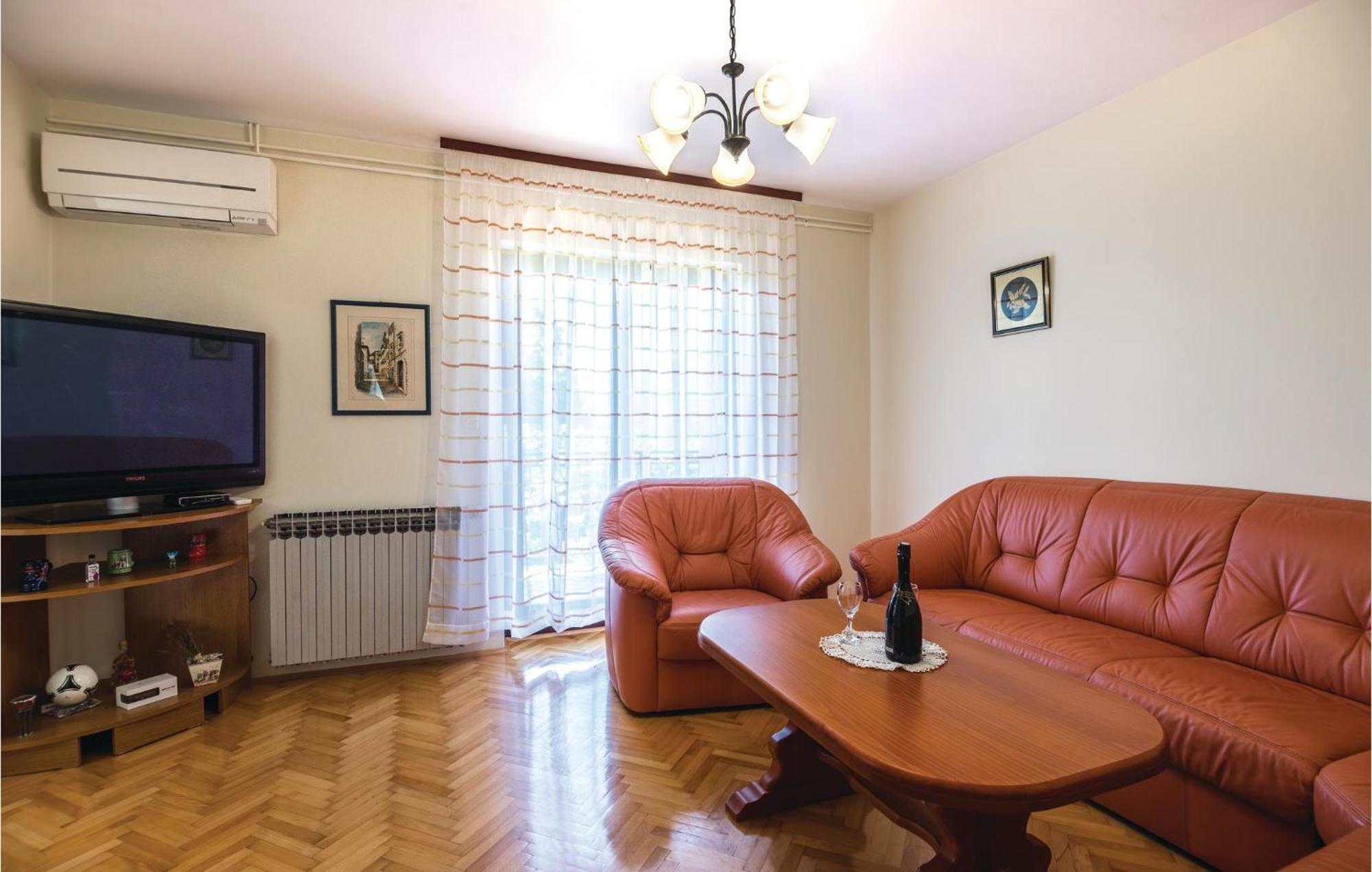 Amazing Apartment In Veprinac With Kitchen Eksteriør billede