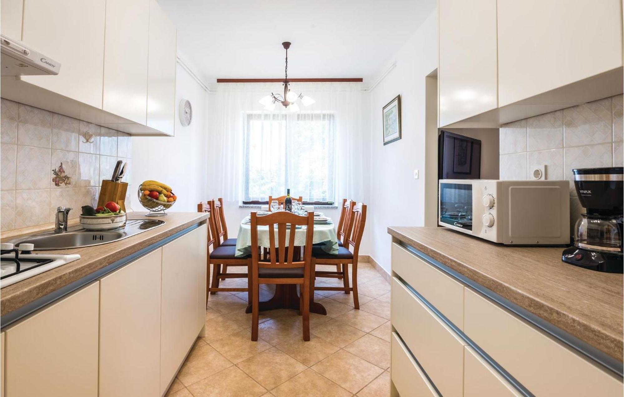 Amazing Apartment In Veprinac With Kitchen Eksteriør billede