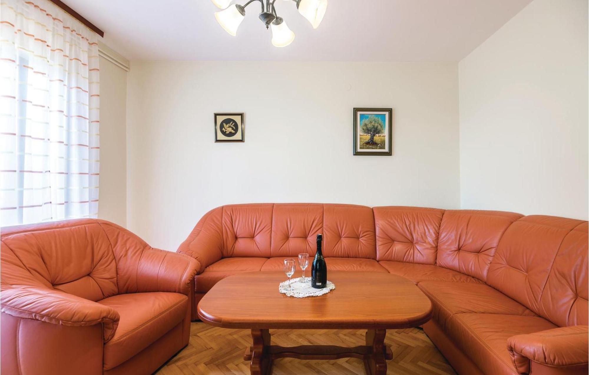 Amazing Apartment In Veprinac With Kitchen Eksteriør billede