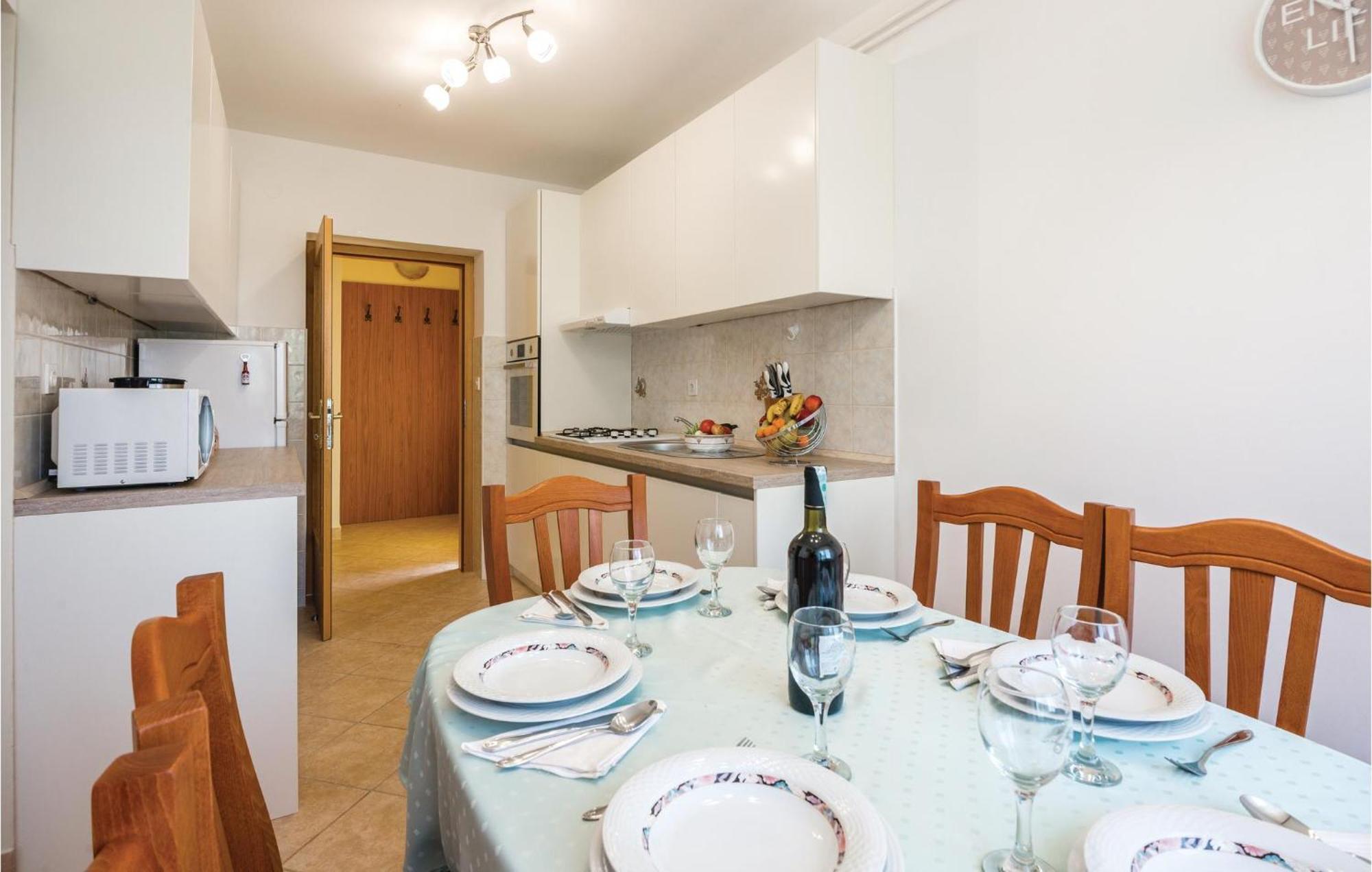 Amazing Apartment In Veprinac With Kitchen Eksteriør billede