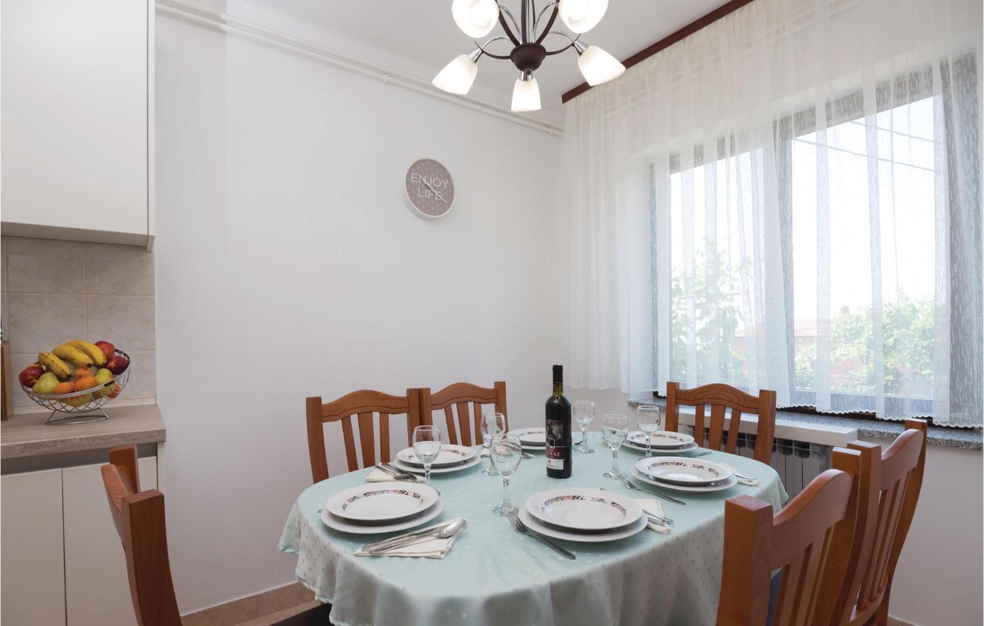 Amazing Apartment In Veprinac With Kitchen Eksteriør billede