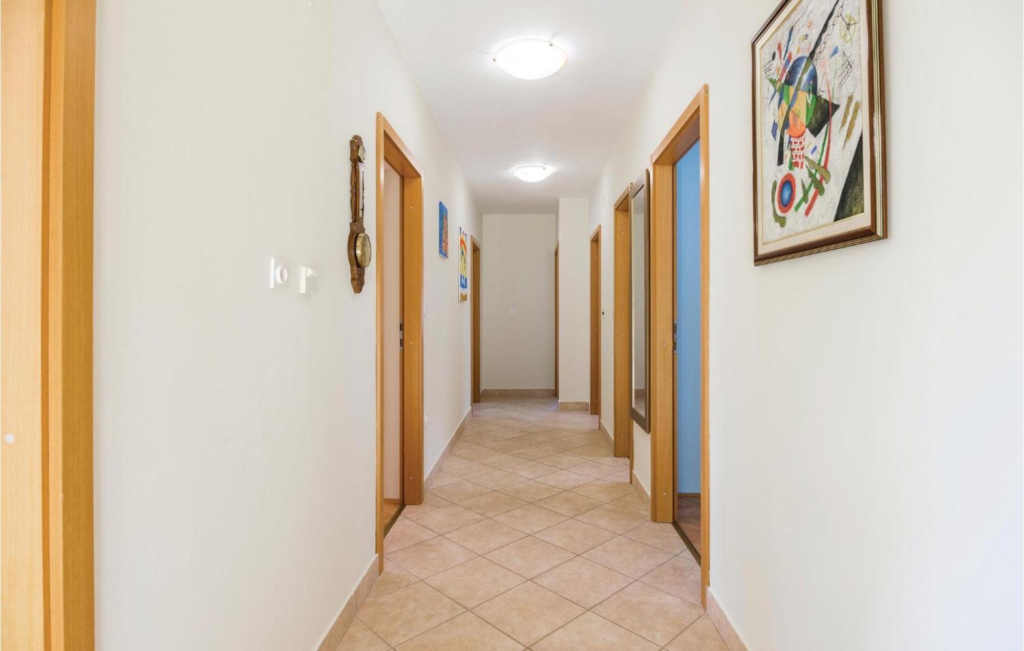 Amazing Apartment In Veprinac With Kitchen Eksteriør billede